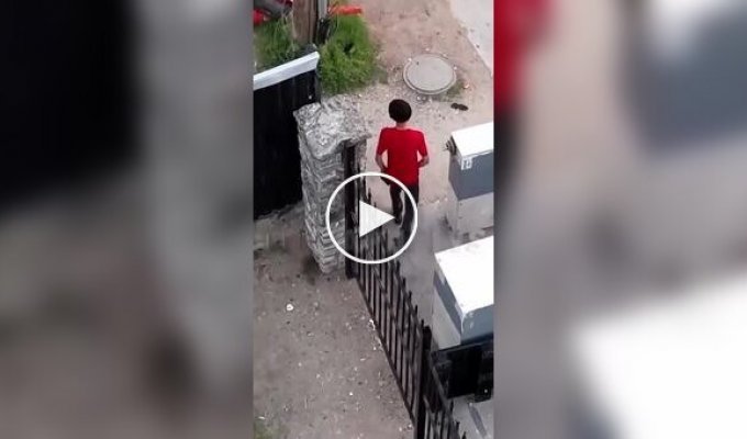 Полицейский дрон преследует наркоторговца