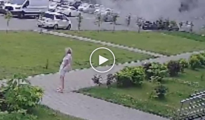 Rocket strike on a residential yard in Voronezh