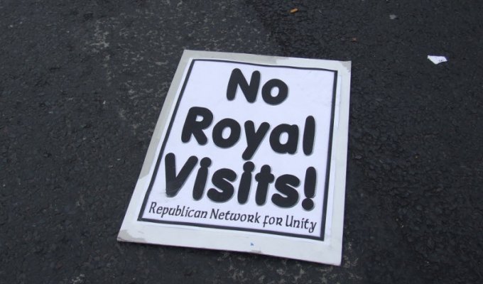 Ирландия: протест против визита английской королевы (36 фото)