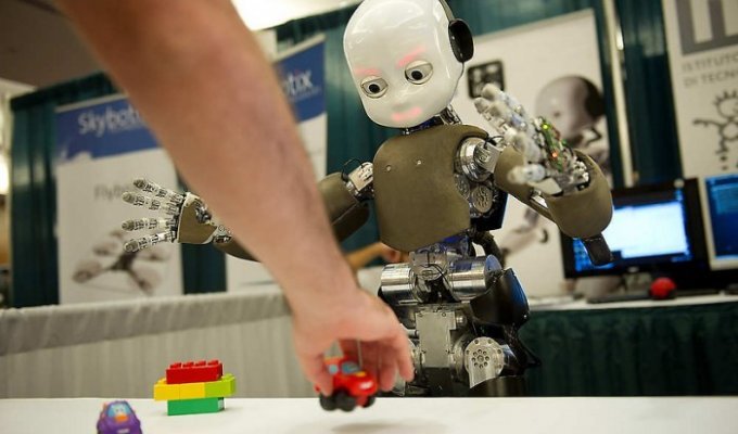 Международная конференция роботехники и интеллектуальных систем (16 фото)