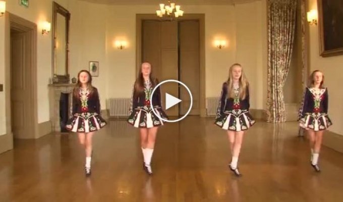 Красивый ирландский танец ногами в исполнение девочек