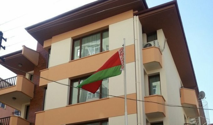 Полковник в отставке несколько раз выстрелил в советника посольства Беларуси в Турции (1 фото)