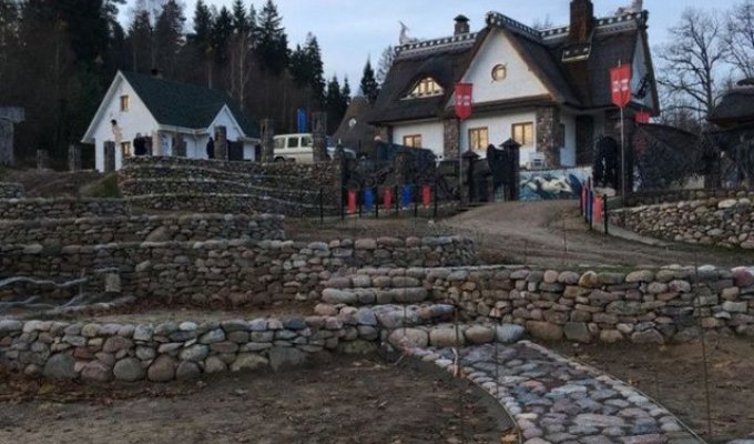 Белорусский предприниматель построил дом-музей, чтобы подарить его жителям города (15 фото)