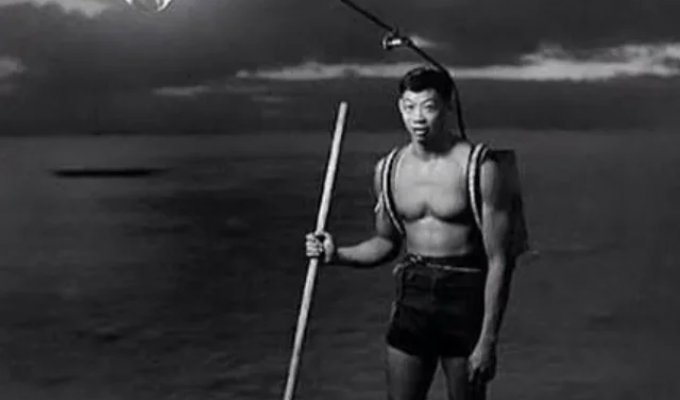 Night hunting in a retro spirit: How they fished in Hawaii in the middle of the last century (2 photos)