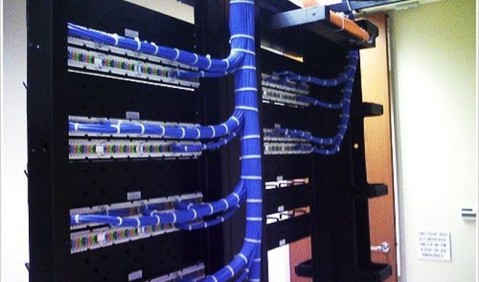  Как выглядят серверные (дата-центр) (29 Фото)