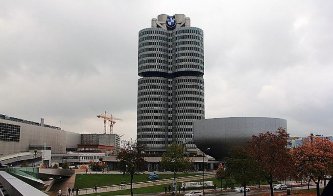 Штаб-квартира немецкого автомобильного концера BMW (38 фото)