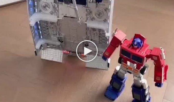 This Optimus Prime transforms even better than in the movie