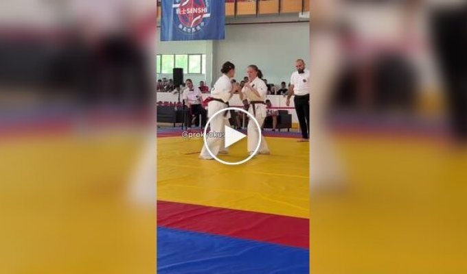 Karate fighter knocks out opponent with a spectacular kick
