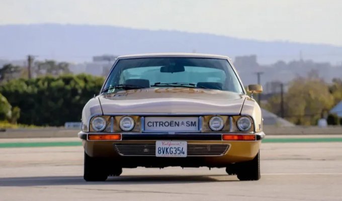 Citroen SM: a rare copy with a Maserati engine (10 photos)