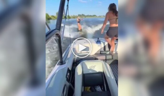 Решила передать воду и оказалась за бортом