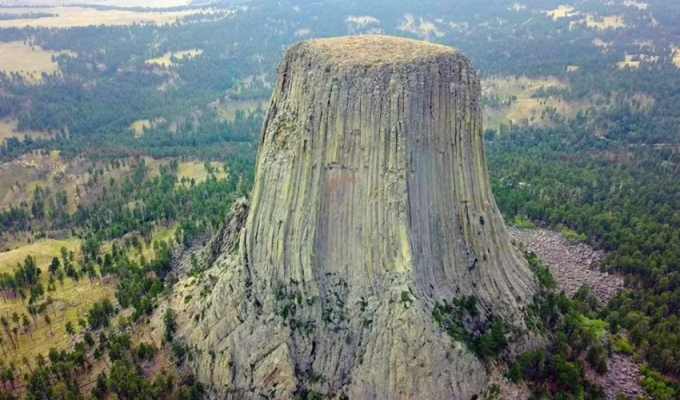 «Башня дьявола» или «Дом Медведя»:3 невероятные легенды удивительной скалы (9 фото)