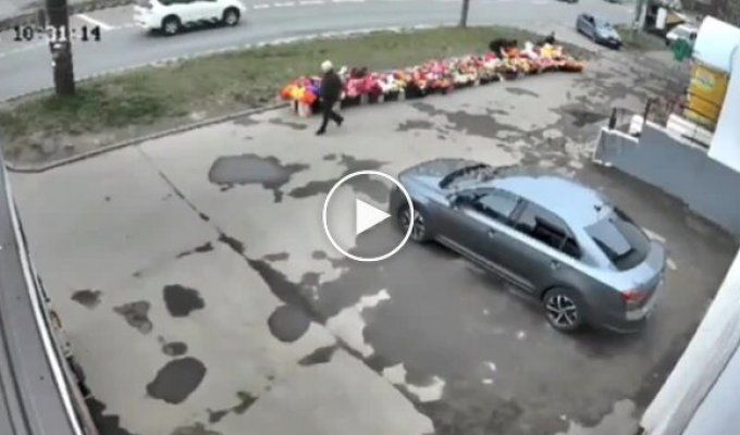 In Russia, a drunk girl destroyed street stands with flowers