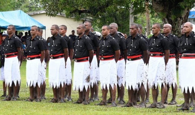 Why Fiji Police Wear Fancy White Skirts (5 Photos)