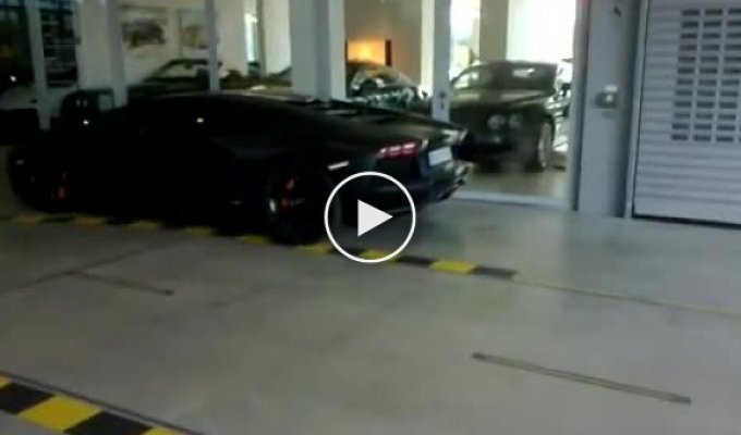 Водитель Ауди успел уступить дорогу Lamborghini LP700-4 Aventador