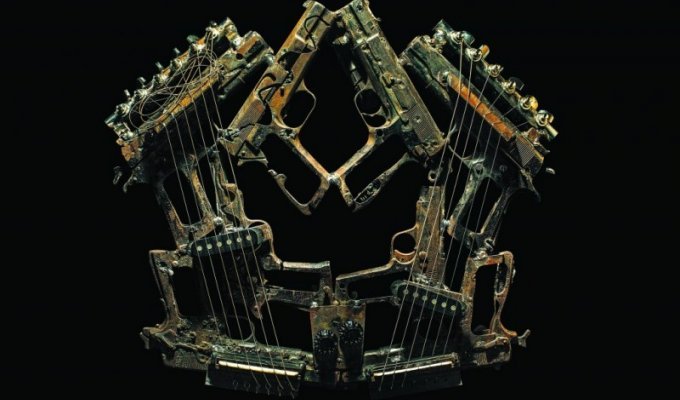Музыкальные инструменты из оружия (9 фото)