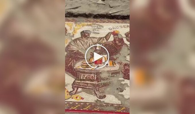 Необычная реклама в Риме