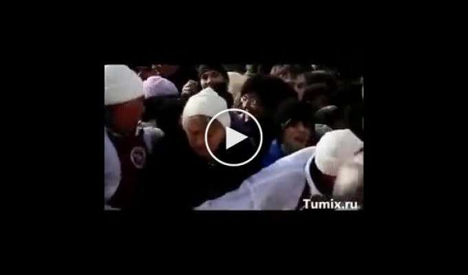 Раздача бесплатных сосисок на 8 марта в Тюмени