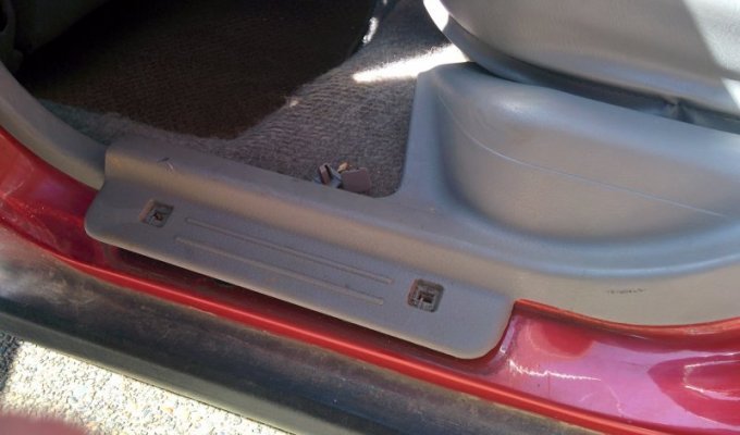Что скапливается под задним сиденьем автомобиля, если туда не заглядывать 15 лет (7 фото)