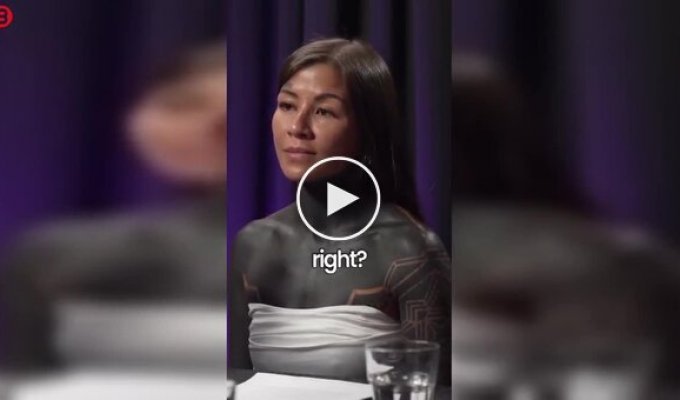 Девушка набила тату на языке инъекциями