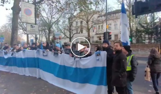 On December 10, on Human Rights Day, a rally was held near the Russian embassy in London