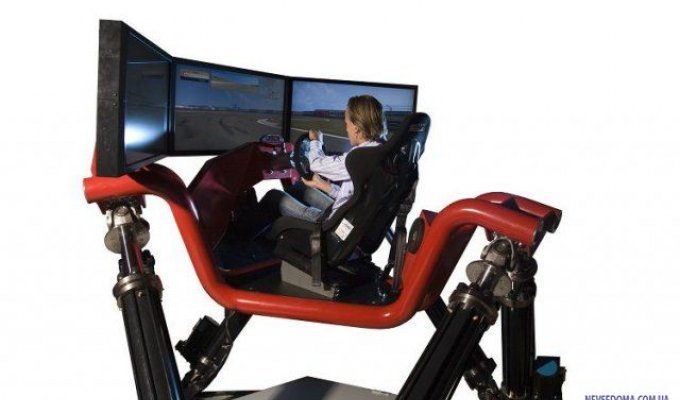 Hexatech Racing Simulator - безумный гоночный симулятор (видео)