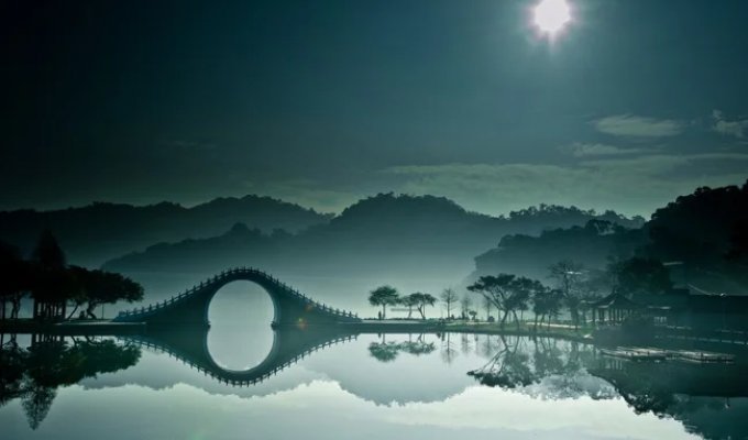 Jade Belt Bridge (18 photos)