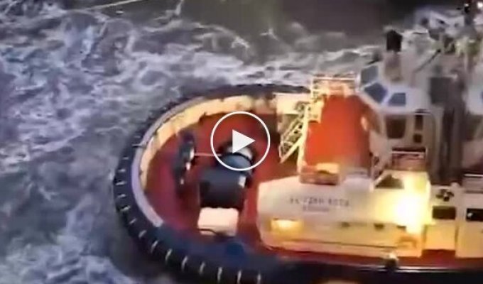 Круизный лайнер столкнулся с контейнеровозом в Германии