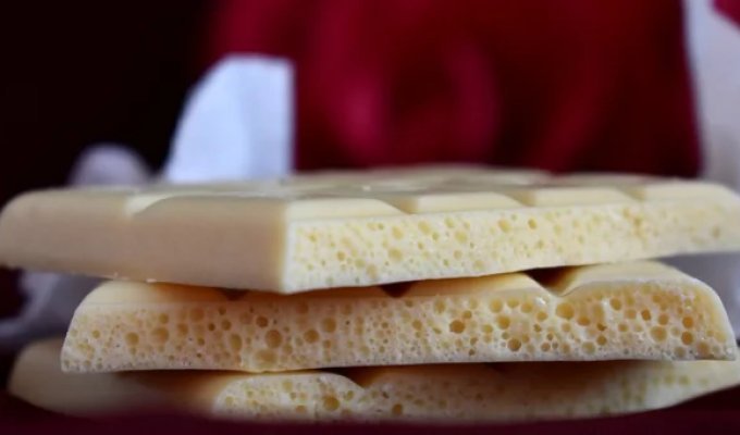 Is there chocolate in white chocolate (3 photos)