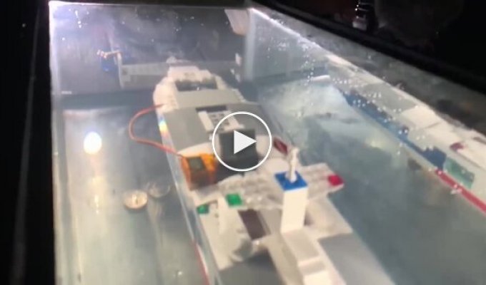 Lego-подлодка, умеющая запускать ракеты