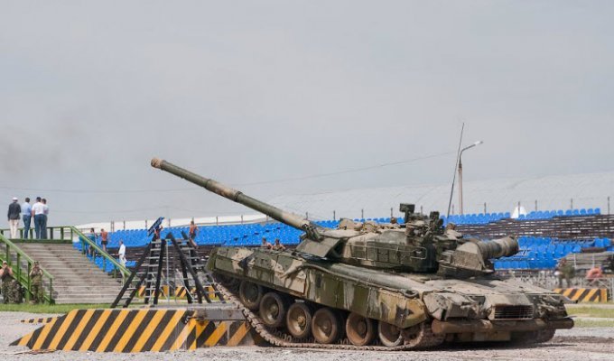 Репетиция танкового шоу в Жуковском (29 фото)