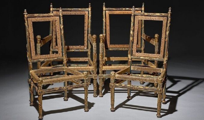 Сломанные стулья французского короля продали за миллион евро (6 фото)