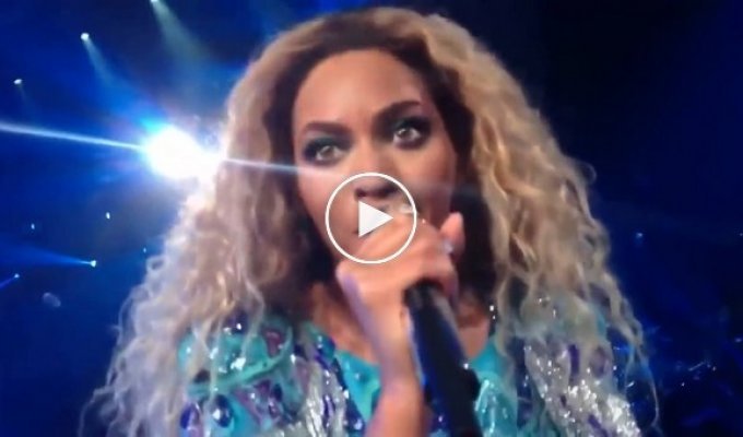 Beyonce дала спеть своей фанатке на концерте и была поражена