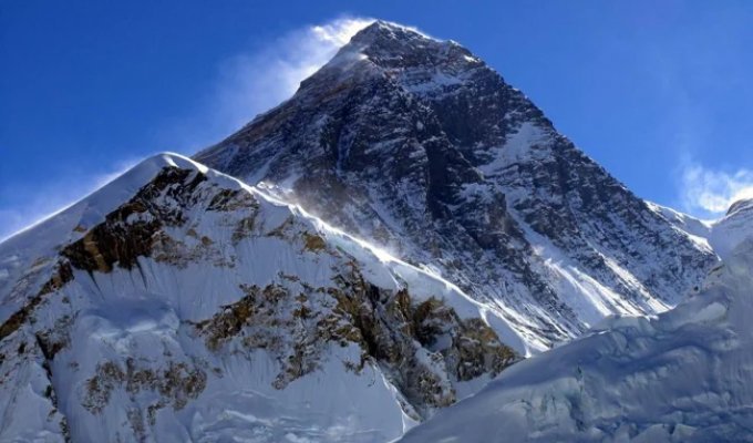 Why Everest and not Chomolungma? (8 photos)