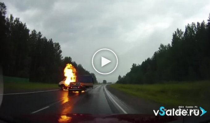 Разворот ГАЗели, или ДТП с огоньком в Свердловской области
