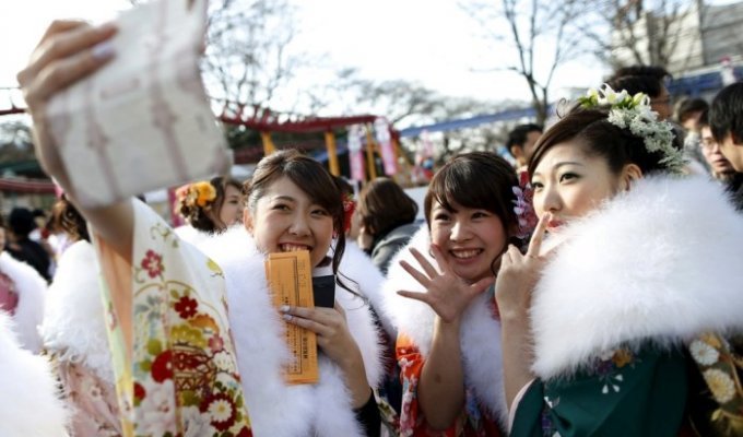 В Японии 1 200 000 девушек и парней отметили День совершеннолетия (20 фото)