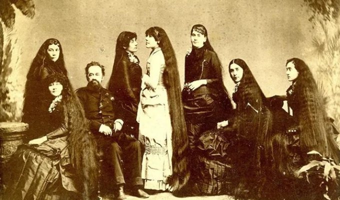 A History of Beauty: The Famous "Rapunzels" of the 19th Century (15 Photos)