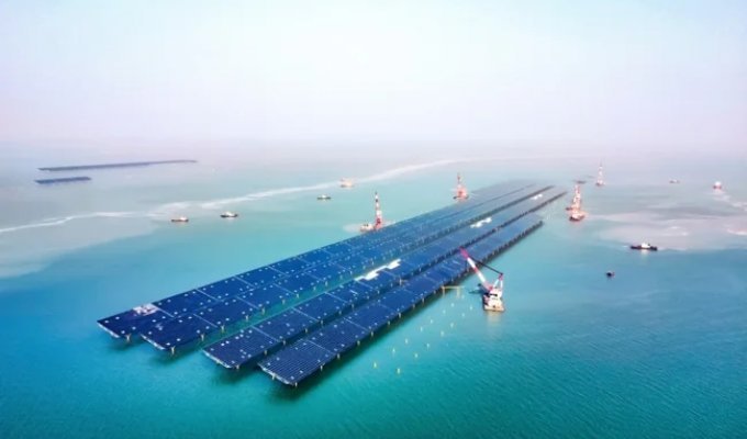 Impressive Marine Solar Power Plant in China (2 photos + 2 videos)