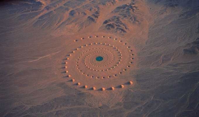 Дыхание пустыни: монумент в самом сердце Сахары (10 фото)
