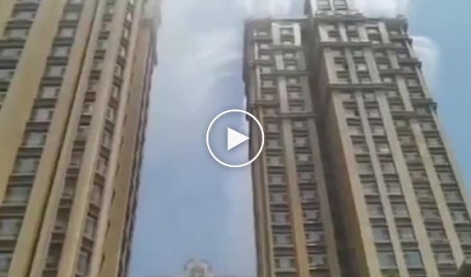 In China, they figured out how to beat the heat: water is sprayed directly from the roof