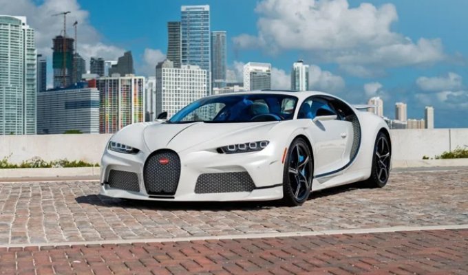 Уникальный Bugatti Chiron Super Sport выставили на аукцион (43 фото)
