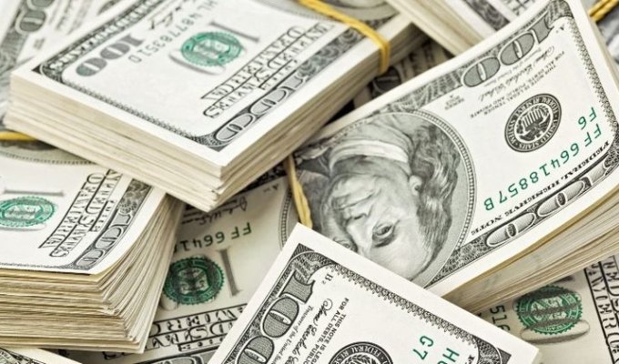 10 человек, которые нашли большие деньги и вернули их (10 фото)
