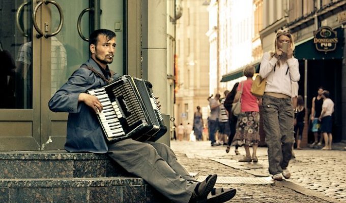 Сколько зарабатывают уличные музыканты в разных городах мира (4 скриншота)