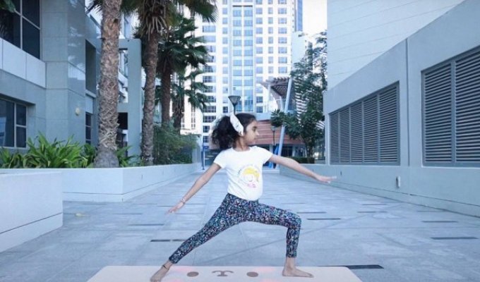 Seven-year-old Praanvi Gupta has become the youngest yoga instructor in the world (5 photos)