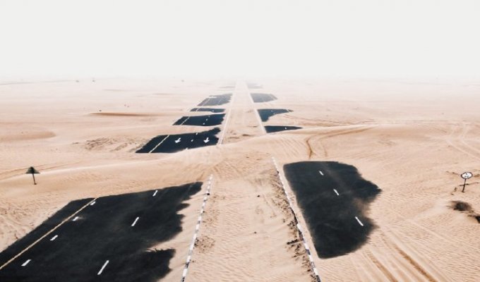 Апокалиптические аэрофотоснимки пустыни, поглощающей Эмираты (23 фото)