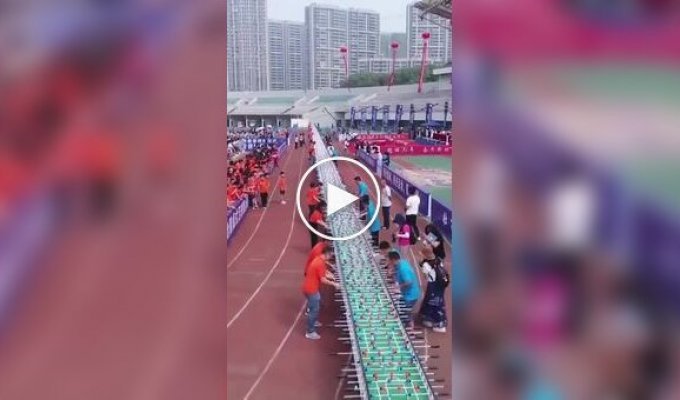 Огромный стол для настольного футбола