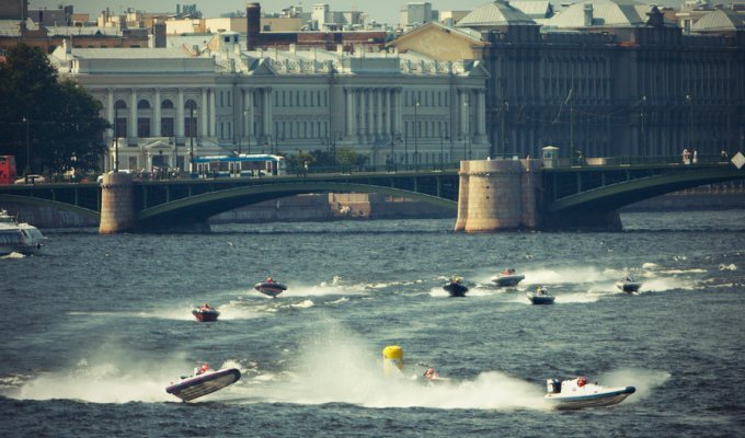 “24 часа Санкт-Петербурга” – чемпионат мира по водно-моторному спорту (54 фото)