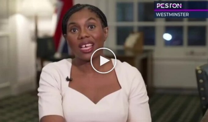 Крыса пробежала в Вестминестерском дворце во время интервью