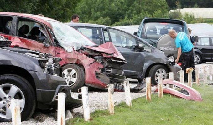Дорогая авария в Корнуолле (11 фото)