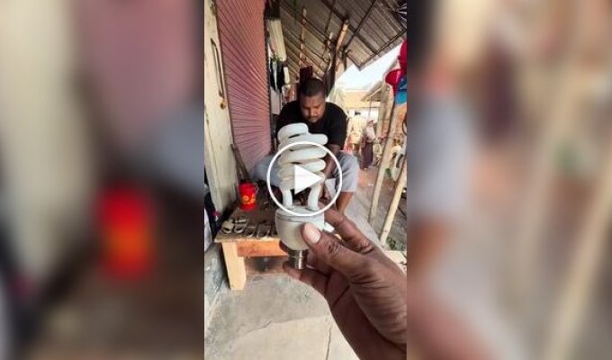 Из перегоревшей лампочки сделали масляную лампу