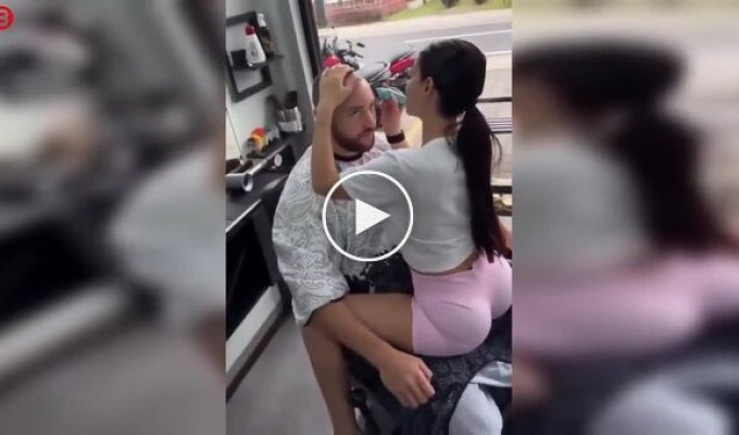 200 евро за стрижку: клиент получил «особую» процедуру у парикмахера